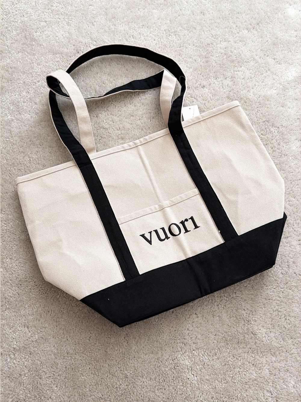 Vuori | Two-Tone Canvas Tote Bag in Cream and Black